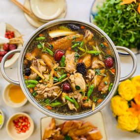 LẨU GÀ TIỀM ỚT HIỂM