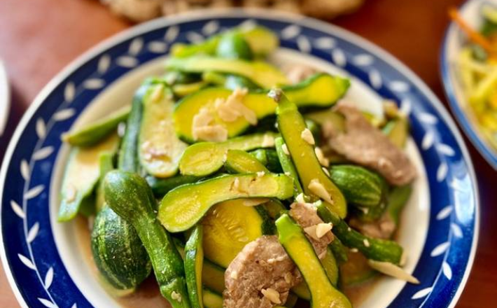 BA CHỈ XÀO BÍ NỤ