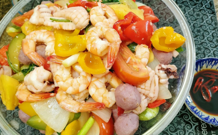 HẢI SẢN XÀO CHUA NGỌT