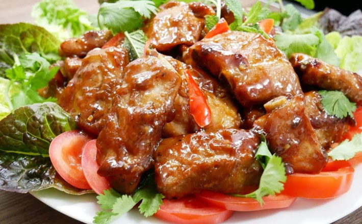 SƯỜN HEO XÀO CHUA NGỌT